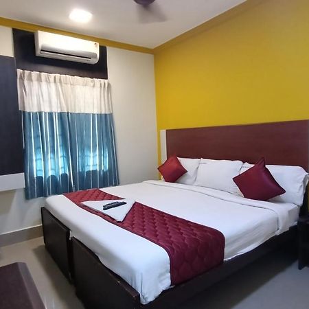Skyry Hotels Adyar Chennai Zewnętrze zdjęcie